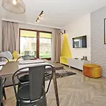 Center - Granary Island By Apartmore Apartman