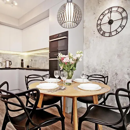 Center - Granary Island By Apartmore