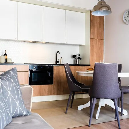 Center - Granary Island By Apartmore *