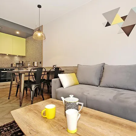 Center - Granary Island By Apartmore *