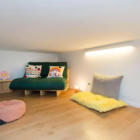Center - Granary Island By Apartmore *
