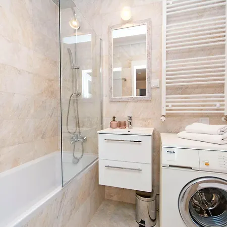 Center - Granary Island By Apartmore * غدانسك