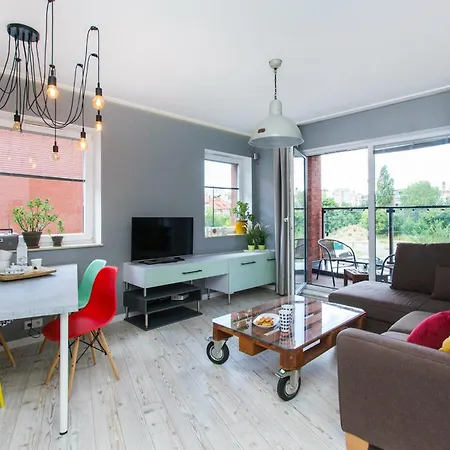 Center - Granary Island By Apartmore *