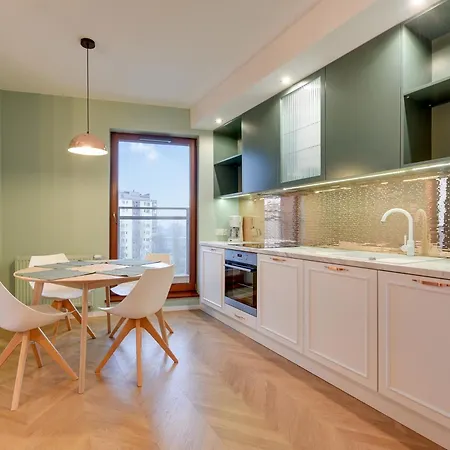 Center - Granary Island By Apartmore *