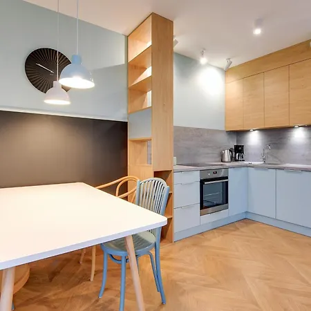 Center - Granary Island By Apartmore