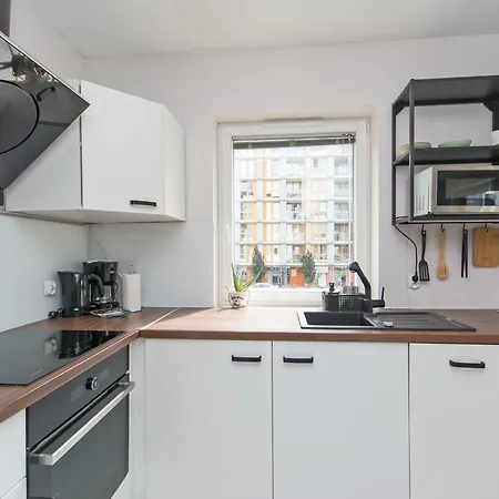 Center - Granary Island By Apartmore *