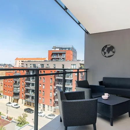 Center - Granary Island By Apartmore