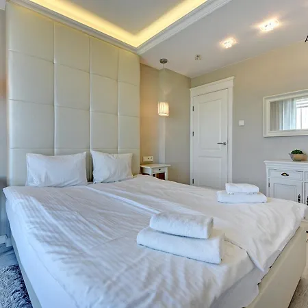 Center - Granary Island By Apartmore *