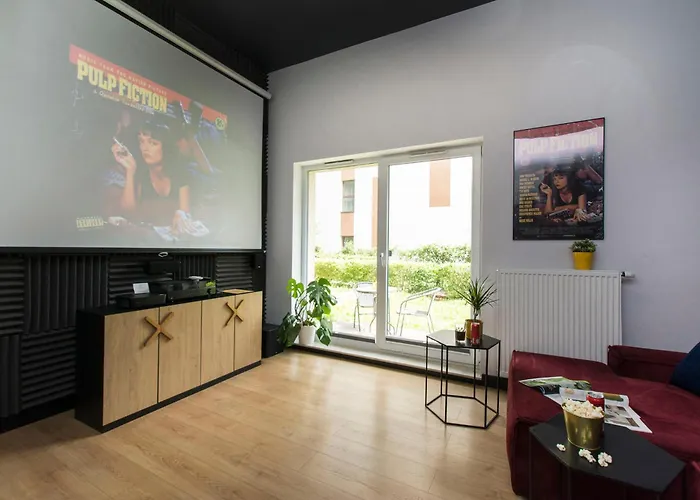 Center - Granary Island By Apartmore *