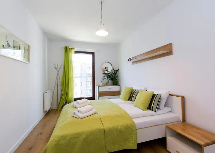 Center - Granary Island By Apartmore *