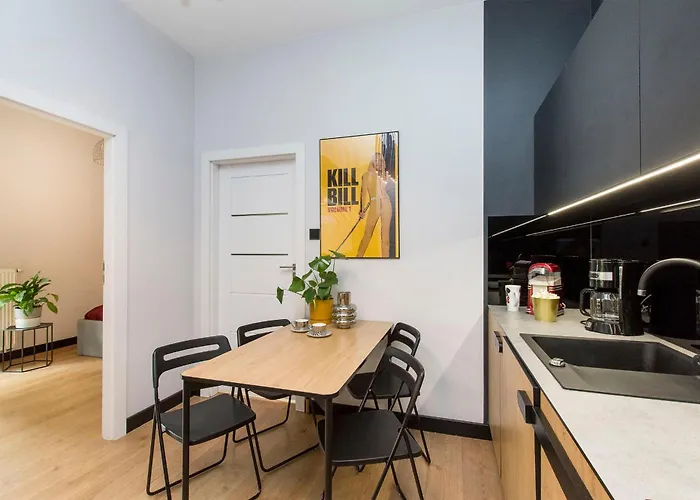 Center - Granary Island By Apartmore