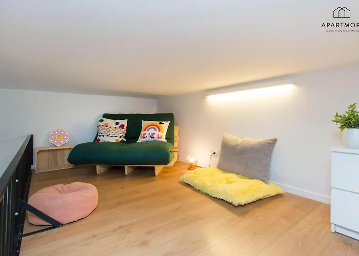 Center - Granary Island By Apartmore *