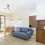 Center - Granary Island By Apartmore