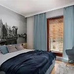 Center - Granary Island By Apartmore