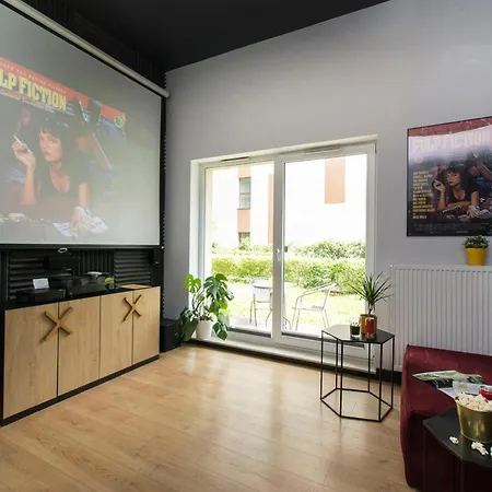 Center - Granary Island By Apartmore *