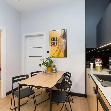 Center - Granary Island By Apartmore